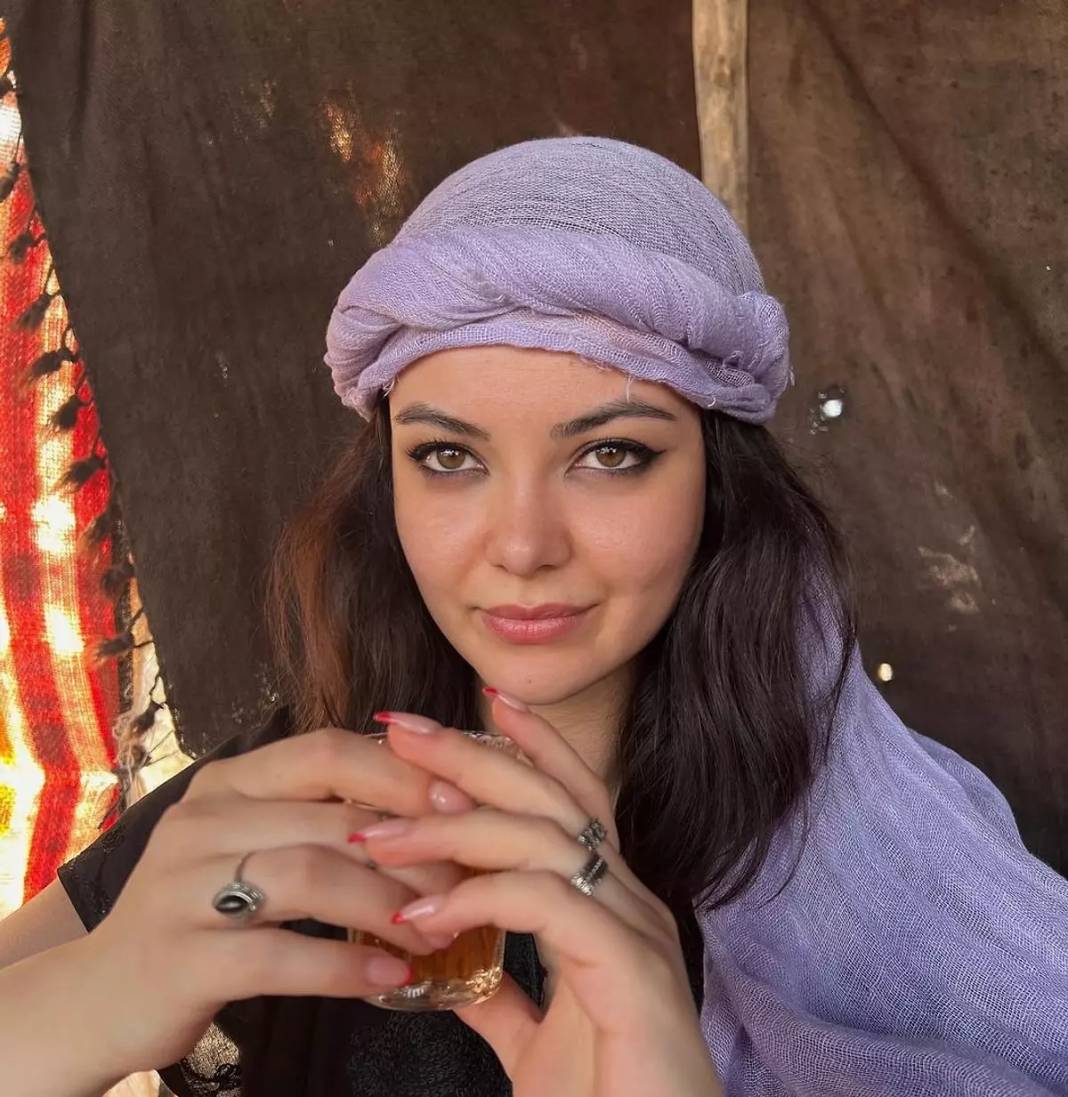 Gelinim Mutfakta Nursel Ergin'in kızı yine güzelliğiyle mest etti! Evlenmek için 40 deve teklif etmişlerdi 1